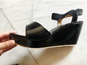 New Black Wedges🖤