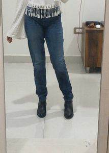 Hollister Mid-Rise Striaght Jeans – Dark Wash