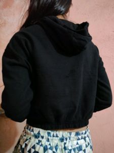 Black Cropped Hoodie 🐈‍⬛🖤