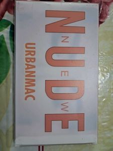 UrbanMac Eyeshadow Palette