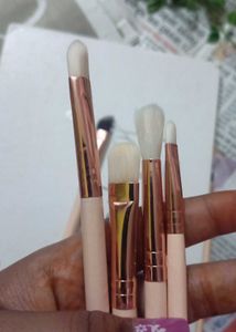 7 Brush