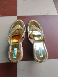 Goldy Collection Flats