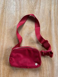 Lulu Lemon Everywhere Belt Bag ✨