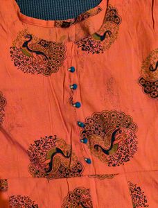 🌸 Elegant Printed Long Kurti