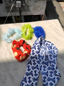 Set Of 4 Scrunchies