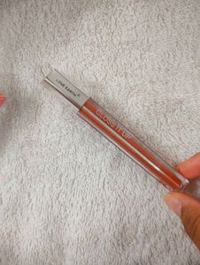 Love Earth Lip Gloss. Shade Dreamy Night