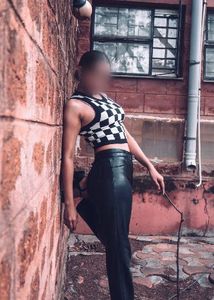 Chic Checkered Crop Top &amp; Pants