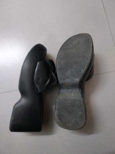 Chic Black Platform Slides (With Box)