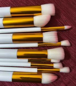 Set of 10 aesthetic makeup brushes