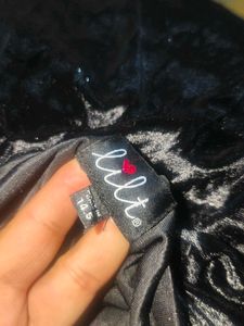 2.25.8 CUTE BLACK VELVET SPARKLING DRESS