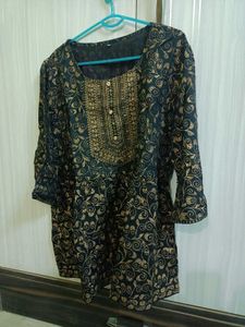 Elegant Black &amp; Gold Kurti