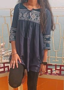 Embreoded Top