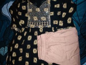 New Nayra Cut Kurti With Leggings