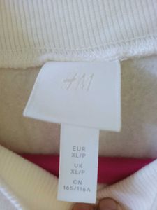 H&amp;M Sweatshirt