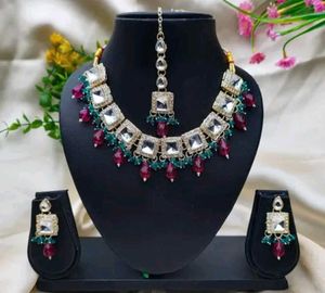 Emerald Green Kundan Jewelry Set