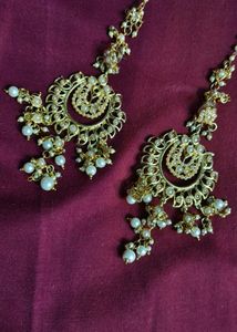 Beuatiful Earings With Chains