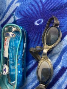 Swimming goggle