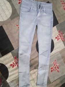 Light Wash High-Waisted Jeans