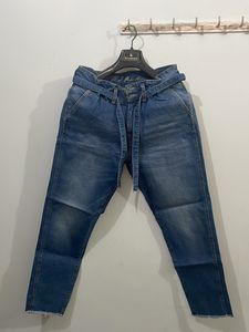 Ripped Hem Heigh Rise Girlfriend Jeans