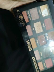 Insight Eyeshadow Palette 15 Shades