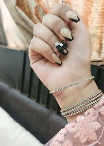 Elegant Beige &amp; Black Nail Set
