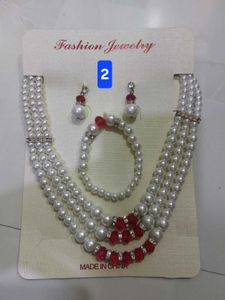 8 Jewellery Set Necklace Earrings Bracelet Etc