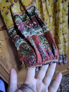 One Piece Knee Length Dress Used Only Once..See The Beautiful Sleeves And Print