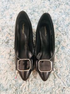 HeelsNFeels Black Heels