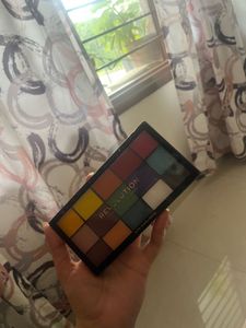 Makeup  Revolution Colourful Palette