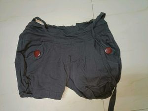 Beautiful Shorts Free Size And Scarf