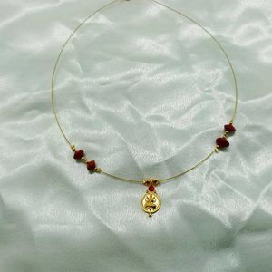 RESIN PENDANT AND GOLDEN CHAINS