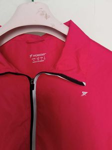 women windsheeter for gym.