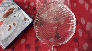 Glass dish single piece