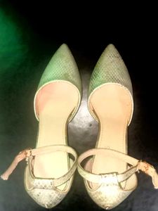 Elegant Golden Pointed Heels