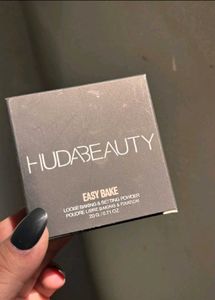 Huda Beauty Easy Bake Loose Baking &amp;Setting Powder