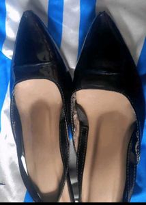 pointed black heel women