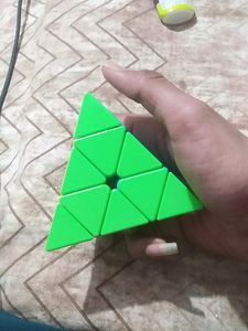 Rubik's Piramid