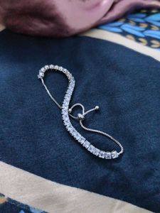 A New Versatile Tennis Bracelet
