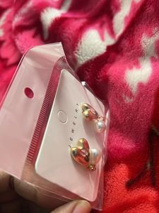 New Beautiful Hanging Pearl And Heart Earrings