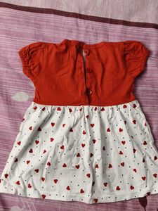 Cute &#39;Mom &lt;3 Me&#39; Baby Dress
