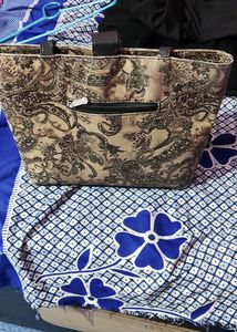 Hand Bag Bag Bikul Sahi Hai Aur New Hai Magar Ek Handel Ka Ring Nikal Gaya Hai