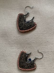 Jhumkaas