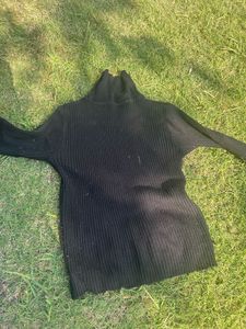 Cozy Turtleneck Sweaters (black and beige 2 p