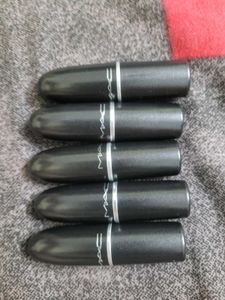 MAC LIPSTICK