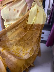 Saree With Unstitched Blouse Piece