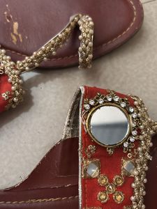 Kolhapuri Flats With Mirror And Pearl Work