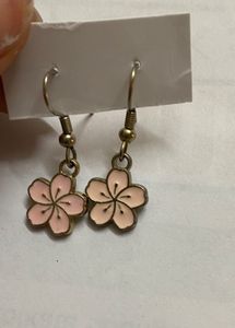 CUTESY LITTLE FLOWER EARRINGS