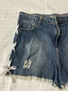 bow shorts