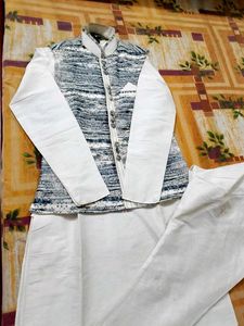 Men&#39;s Kurta Pajama with Patterned Vest