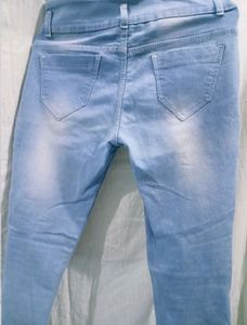 Women Slim Fit Mid-rise Light Blue Denim Jeans